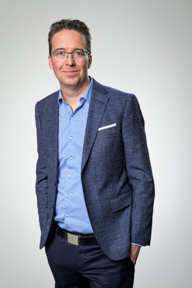 Portrait of Chris van der Schoor, the founder of leadership by Cura